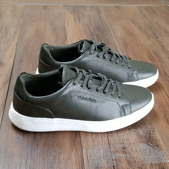 - Calvin Klein Men's Kellen Embossed Leather… - Picture 3 of 4